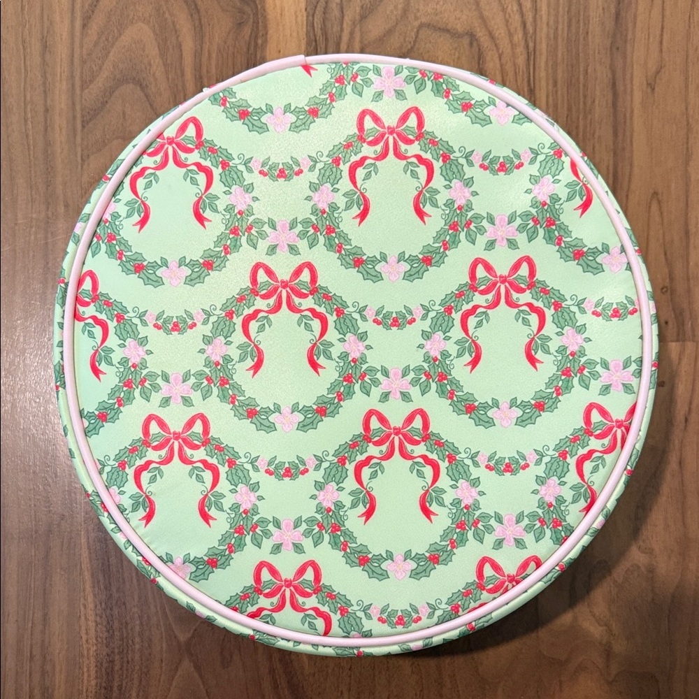 Stoney Clover Lane circle open top round Wreaths and Ribbons Holiday pouch - Picture 4 of 8